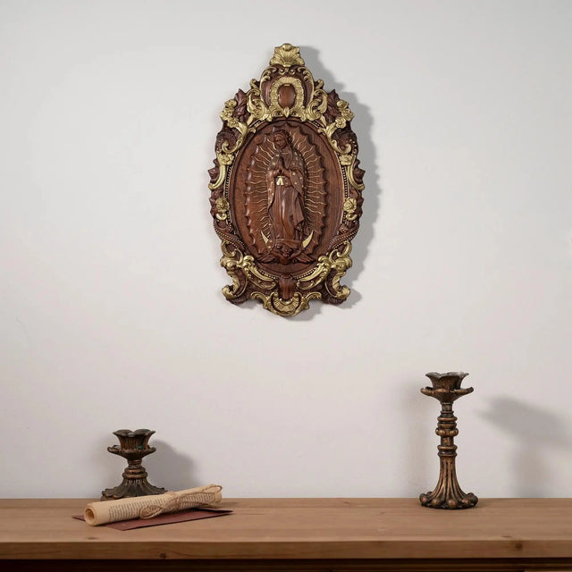 Escultura Nossa Senhora de Guadalupe em Madeira Maciça com detalhes da madeira