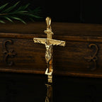 Dourado Crucifixo de Jesus Cristo - A Crucificação